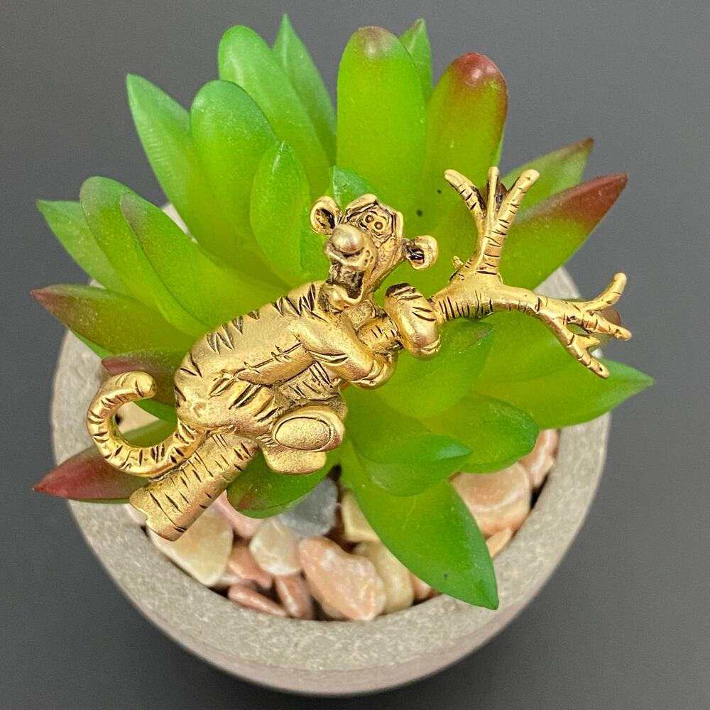 Vintage 1990s Disney Tigger Climbing Tree Gold Tone Brooch Pin | Winnie the Pooh